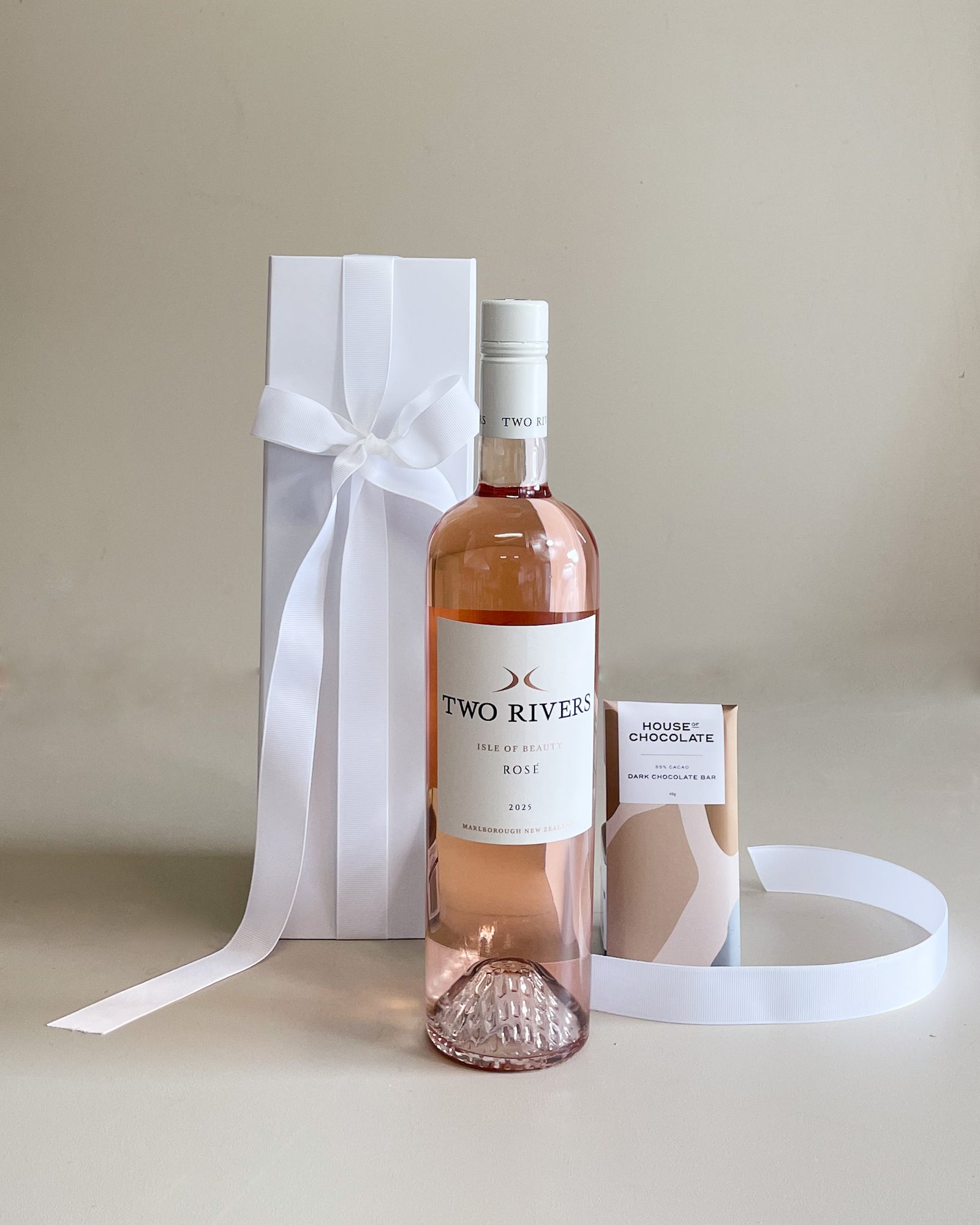 Best Mum Ever wine gift box with New Zealand rosé wine, artisan gourmet treats and gift packaging