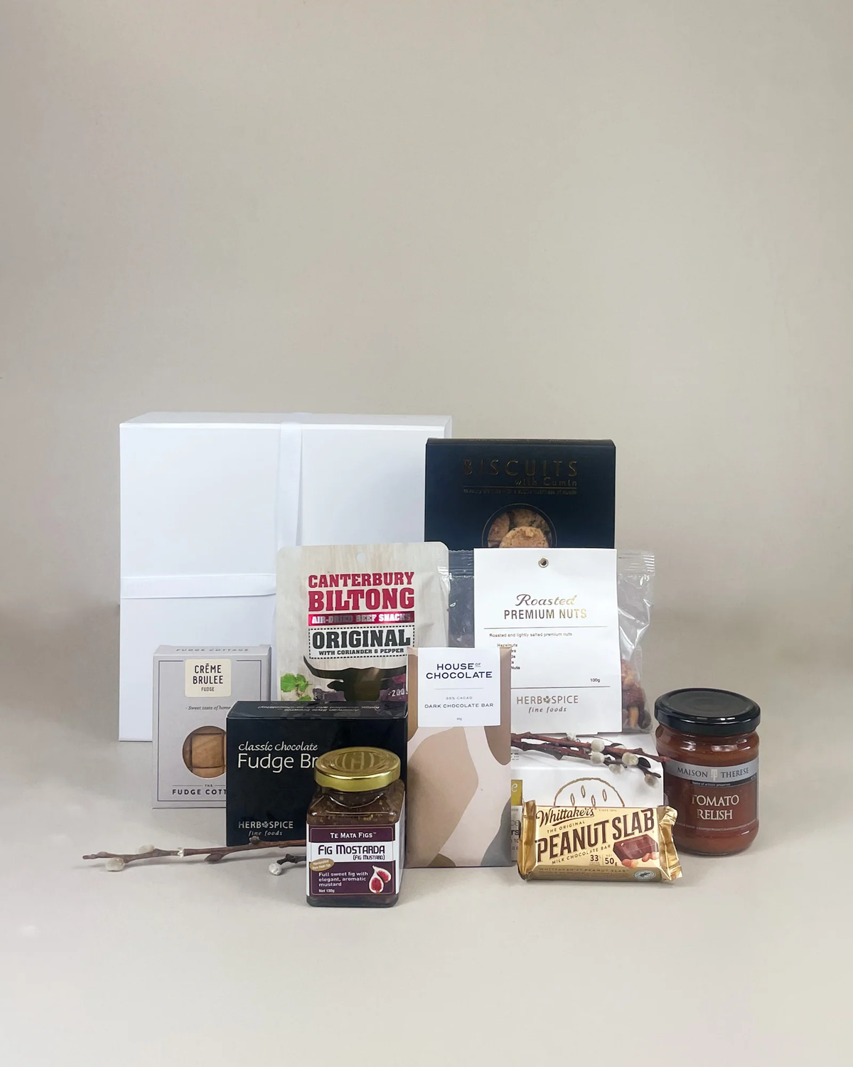 Father’s Day New Zealand gourmet gift box with artisan fudge and premium chocolate, a thoughtful gift for dads and father figures.