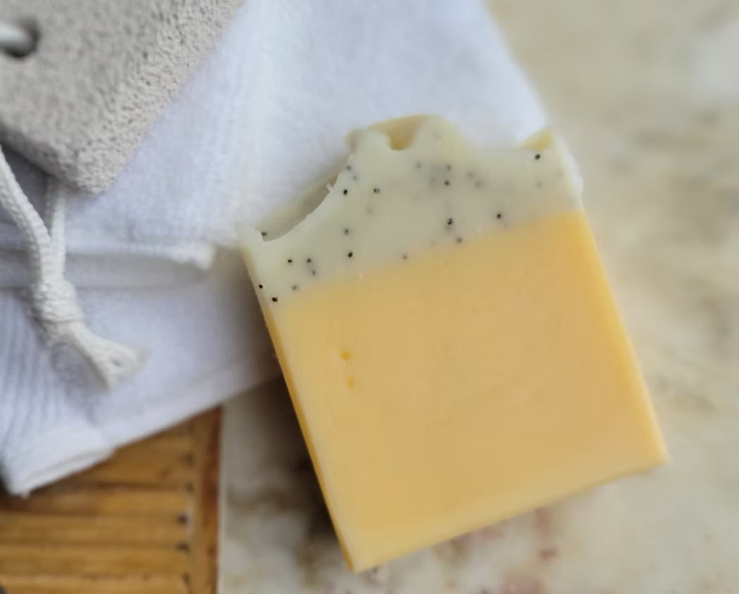 Natural organic New Zealand made uplifting body soap with lemon, petitgrain and poppy seeds for gentle exfoliation and refreshed skin.