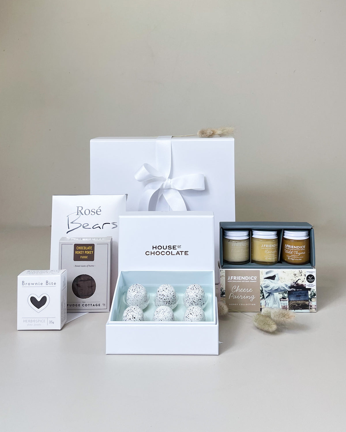 Sweet Indulgence Gift Box with New Zealand honey collection, luxury chocolates and Bubbly Bears, beautifully presented NZ gift box.