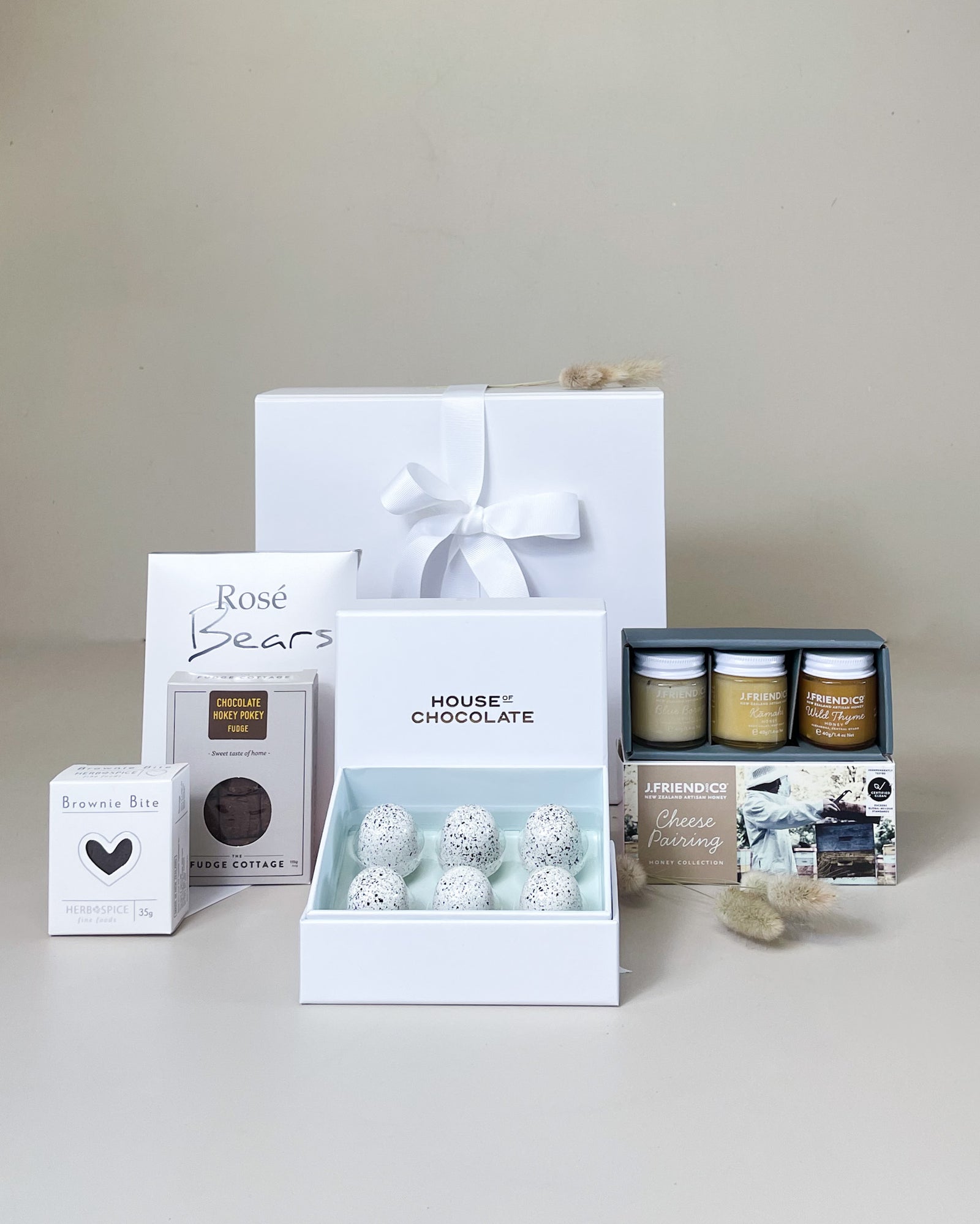 Sweet Indulgence Gift Box with New Zealand honey collection, luxury chocolates and Bubbly Bears, beautifully presented NZ gift box.