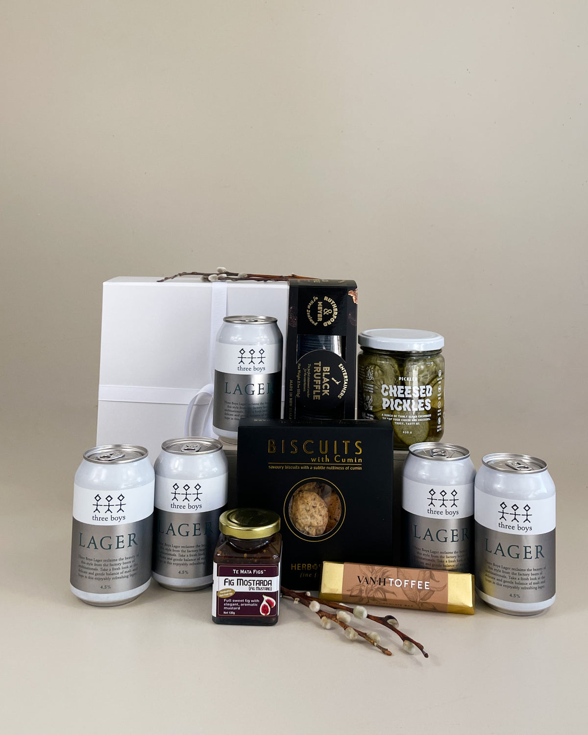 South Island craft beer and artisan snacks gift box, perfect for dads, granddads, birthdays, Father’s Day, or thank-you gifts, beautifully curated with New Zealand-made treats