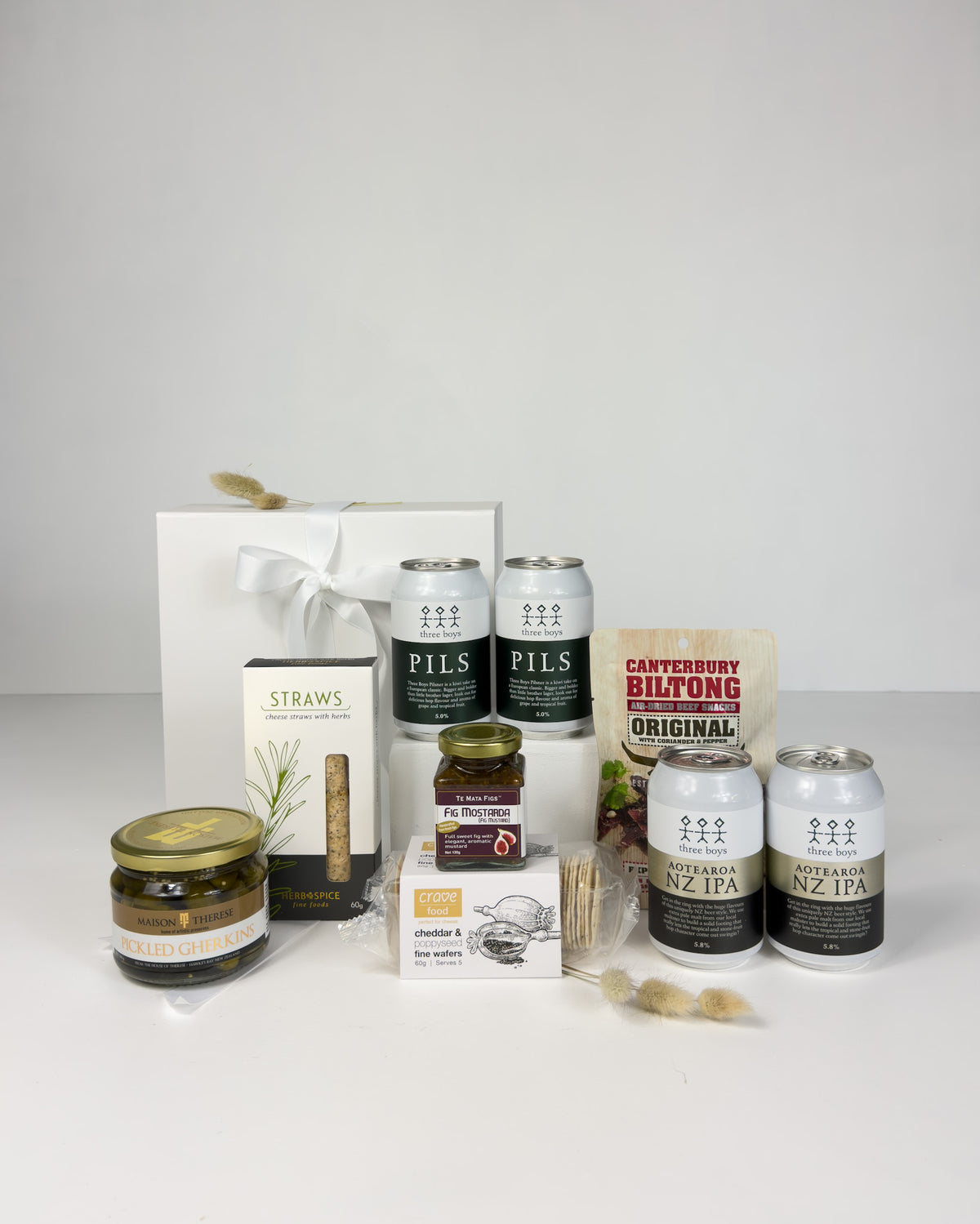 South Island craft beer and New Zealand gourmet treats gift box, premium Christmas gift for beer lovers