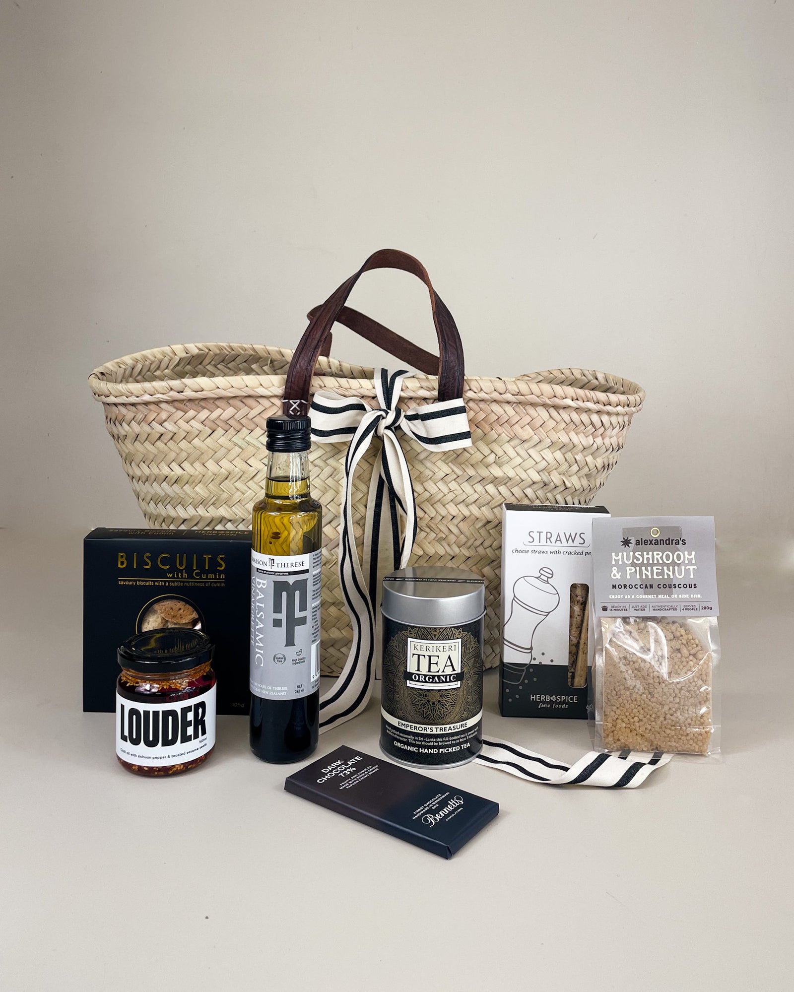 Gourmet Foodie Market Gift Basket featuring premium New Zealand artisan food, gourmet treats and beautifully presented gift hamper for every occasion.